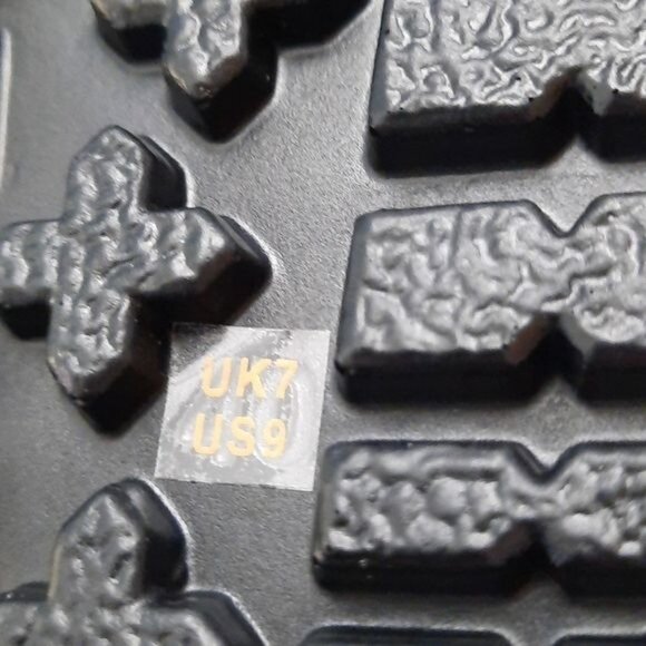 Pretty Little Thing NIB Black Chunky Crisscross Faux Leather Strap Sandals Size9 - Picture 7 of 10